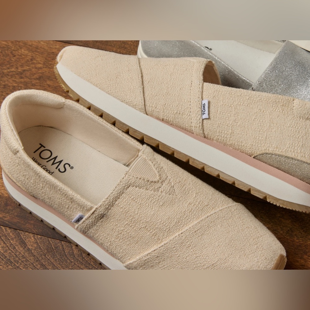 TOMS Resident Plus Shoes NWT - Picture 11 of 16